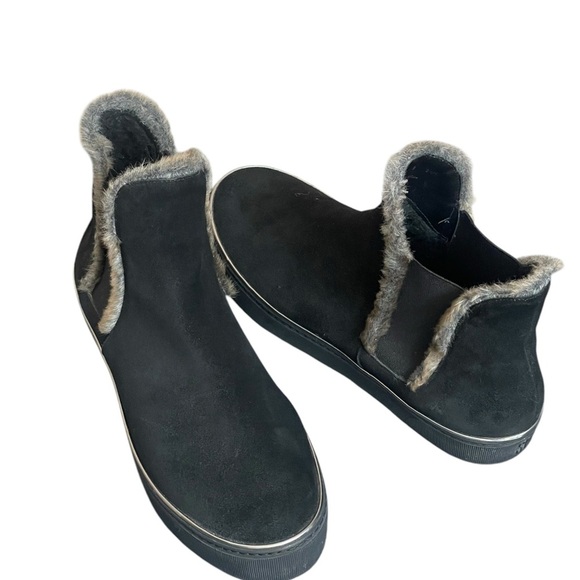 Stuart Weitzman Women's black Gray
Fur Trim Ankle Boot Size 8.5M - Picture 1 of 13